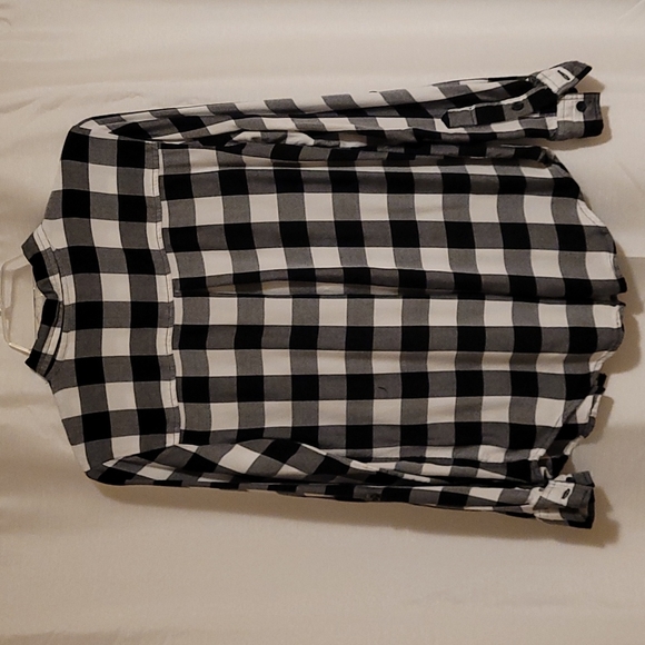 Womens size 4-6, Black and white flannel new - Picture 3 of 3